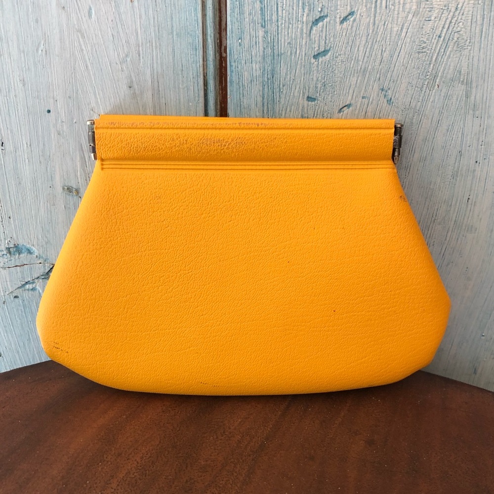 Vintage 1950’s “cosmetiques” mustard pouch for purse w/silver script & pictures - Picture 3 of 11